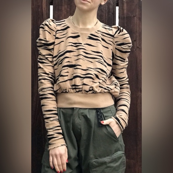 FREE PEOPLE Zaza Zebra Black Tan Distressed Raw Edge Puff Shoulder Top Medium - Picture 2 of 6